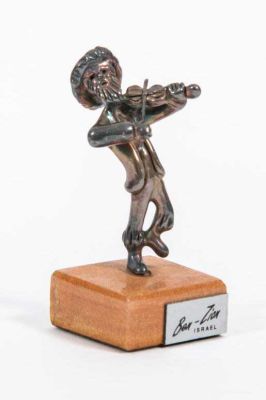 Ben Zion - כלייזמר מרקד עם כינור. פסלון כסף 925 חתום 
תוצרת Ben Zion ישראל 
גובה 9 ס"מ