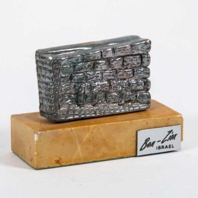 Ben Zion - רחבת הכותל. פסלון כסף 925 חתום 
תוצרת Ben Zion ישראל
גובה 6 ס"מ