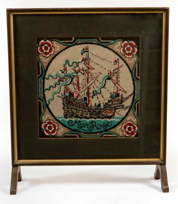 מגן אח אנגלי רקום עם תמונת האניה Mary Rose. מסתור אח יפהפה, 
וינטג' אנגלי, 
רקום בעבודה יפה 