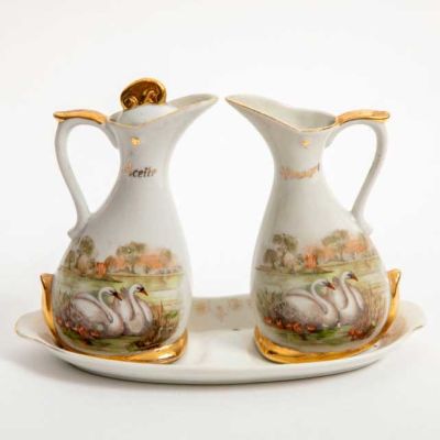 Industria Argentina - סט כלים לשמן וחומץ על מגש, 
מעוטרים בהדפסי ברבורים והזהבה, 
חתומים, תוצרת 