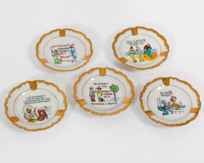 לוט 5 מאפרות . עם קריקטורות וכיתובים משעשעים. 
מצויירות ביד, חתומות 
קוטר 10 ס"מ