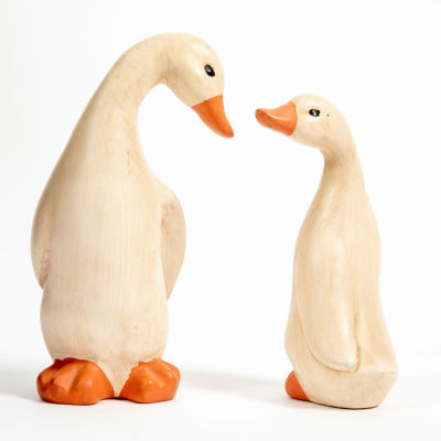 צמד אווזים. פיגורות של שני אווזים כתומי מקור, 
צבועים בעבודת יד, 
גובה 19 ס"מ