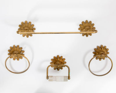 סט אמבטיה יוקרתי. סט אמבטיה משנות ה-70 
4 חלקים, עשוי ברונזה 
כולל 
1 מתלה ארוך 