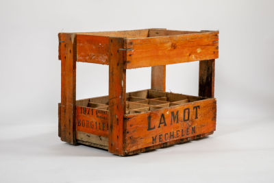 Lamot Mechellen בלגיה - קופסת משקאות מעץ. ארגז עץ בצבע כתום, 
לבקבוקי בירה, 
תוצרת Lamot Mechellen 