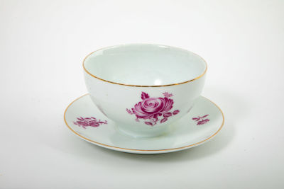 Lorenz Hutshen Reuther גרמניה - רוטביה עגולה מפורצלן, . הכלי והתחתית הם יחידה אחת, 
מעוטרת בהדפס 