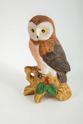 פיגורת תנשמת. לאספני ינשופים ועופות ליליים, 
פיגורינת תנשמת עשויה פורצלן, 
חתומה ומתוארכת ANDORA 