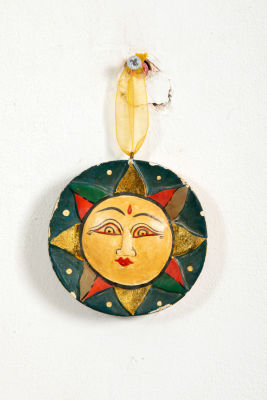 קישוט לתליה, שמש וירח. קוטר 7.5 ס"מ, גובה 13 ס"מ