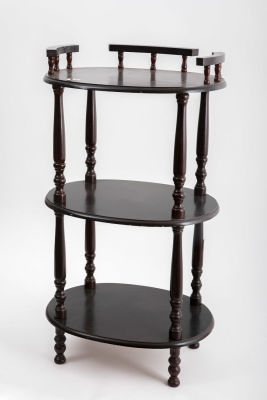 יחידת מדפי עץ ניצבת, עם 3 מדפים אובאליים. מדבקת ייבוא מטייואן (הפריט עצמו הגיע אלינו מהולנד כך 