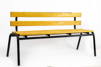 ספסל לילדים, עשוי עץ ומתכת, . מידות 103/40, גובה 52 ס"מ