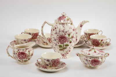 Johnson Brothers אנגליה - סט קפה ועוגה יוקרתי ומרהיב. אנגלי, חתום, תוצרת Johnson Brothers 
דגם Rose 