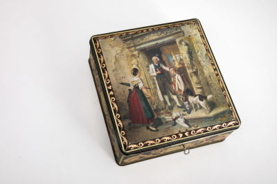 Demaret Confiserie בלגיה - 'התלמיד הטוב' - קופסת שוקולד בלגית עשויה פח, עם מפתח. קופסת פח יפה, עם 