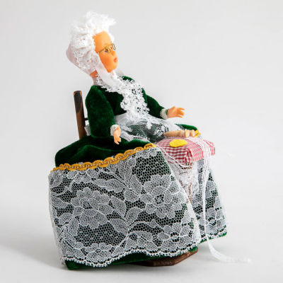 כרית סיכות בלגית - רוקמת התחרה. לאספני כריות סיכות 
בובה ממושקפת, פוקחת וסוגרת עיניים, 
כרית 