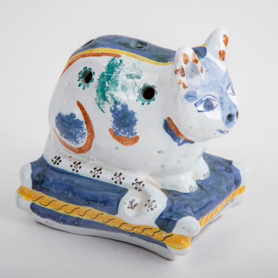 חתול חרס לסידור פרחים. חתול חרס, מעמד לסידור פרחים, 
"Flower Frog"
מעוצב ומצוייר בעבודת יד 