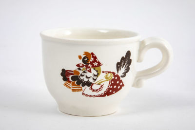 ספלון סובייטי לילדים, . מעוטר בהדפס תרנגולות דאגנית, ואפרוחון ישנוני 
גובה 6 ס"מ