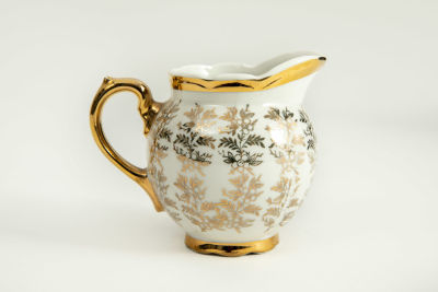 חלבון קטן, חתום ומוזהב. 7/10 ס"מ, גובה 8 ס"מ