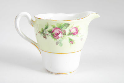 Colclough אנגליה - חלבון פורצלן Bone China. חתום, תוצרת Colclough אנגליה 
גובה 10 ס"מ