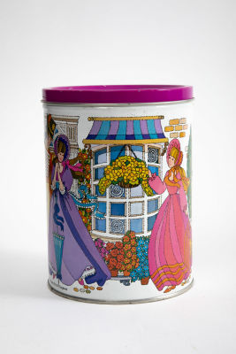 Mackintosh's Quality Street אנגליה - קופסת פח ססגונית, לסוכריות, . קוטר 13 ס"מ, גובה 17 ס"מ
