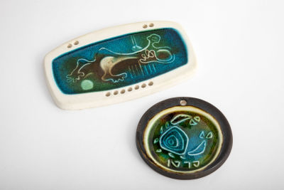 2 פלאקים מקרמיקה . מזל סרטן - 11.5 ס"מ 
דמות - 20/12 ס"מ