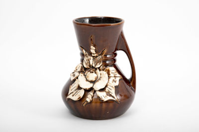 אגרטל עם תבליט פרחים. 16/22 ס"מ