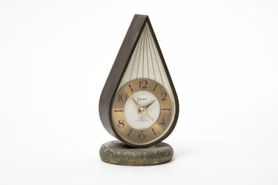 שעון דמוי טיפה מכאני. קוטר 6 ס"מ, גובה 12 ס"מ