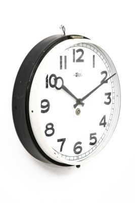 שעון קיר עם מנגנון ישראלי Idox . קוטר 30 ס"מ, גובה 8 ס"מ