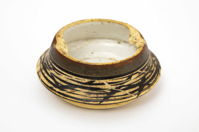 מאפרה פלקרמיק. קוטר 13.5 ס"מ, גובה 5.5 ס"מ