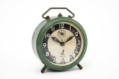 שעון מעורר ירוק. 9.5/6/12 ס"מ