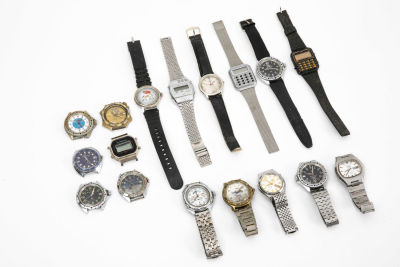 לוט 17 שעונים צבאיים סובייטיים, . שעוני מחשבון ועוד 
חלקם במצב עבודה 
מידות מהקטן לגדול: קוטר 