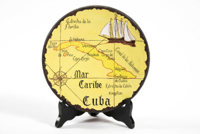 צלחת חרס במראה ימי. קוטר 21 ס"מ