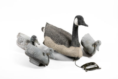 ברווזי הסוואה אמא ושלושה ברווזונים. עשויים פלסטיק קשיח עם מצוף תוצרת איטליה 
מגיע עם חוט משיכה 