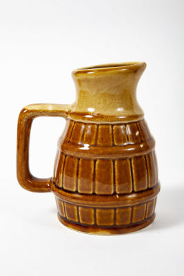 קנקן קרמיקה עם גלזורה בגווני חום, . מצב מושלם ללא פגמים, 
גובה 14 ס"מ