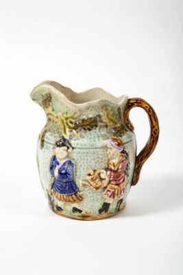 קנקן קרמיקה אנגלי, . ג'אר בסגנון המאה ה-19, 
צבעוני ומצויר ביד, 
מצב מושלם, 
גובה 12 ס"מ