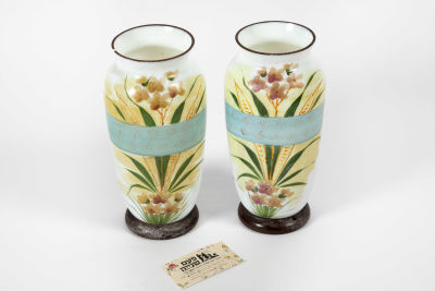 זוג אגרטלים. זוג ואזות אופלין יפהפיות. 
ציור ידני 
שילוב צבעים מיוחד, צ'יפ קטן בפתח. 
מידות 