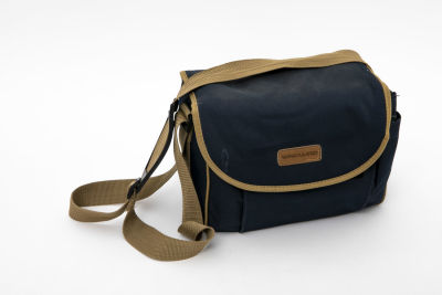 JVC - מסרטת וידאו VHS עם 6 קלטות סגורות. בתוך תיק כתף 
27/16/21 ס"מ