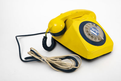 מכשיר טלפון צהוב כחול. משרד התקשורת, 
טלרד 1985 
21/16/14 ס"מ
