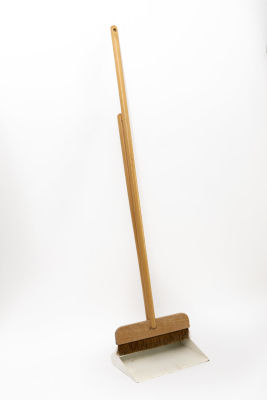 איקאה - סט מטאטא ויעה . מידות המטאטא - 117/30 ס"מ 
מידות היעה - 90/30/18 ס"מ