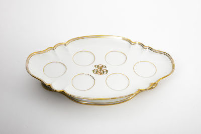 צלחת פורצלן מוגבהת, עם 6 שקעים, תתאים גם לפסח