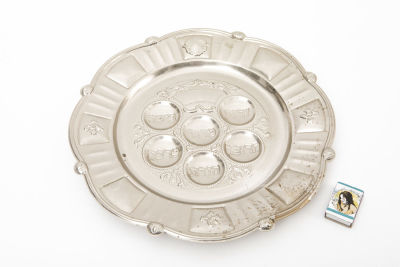 צלחת פסח ממתכת