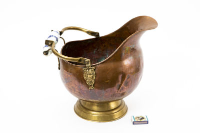 דלי נחושת לפחמים, עם ידיות קרמיקה