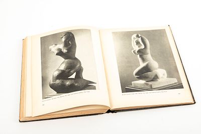 Sculpture of the 20th Century. כריכה קשה, שדרה פגומה, 
238 עמודים, מ 1952