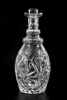 דקנטר קריסטל למשקה אלכוהולי, . גובה 26 ס"מ 
פקק תואם, לא מקורי