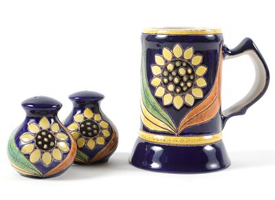 Artesa אקוודור - סט של מאג בירה, מלחיה ופלפליה, . עשויים קרמיקה, מצויירים בעבודת יד, 
גובה המאג 14 