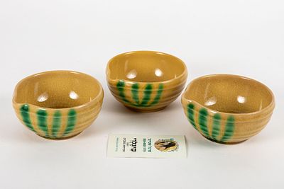 KT, יפן - 3 קעריות קרמיקה עם פיה