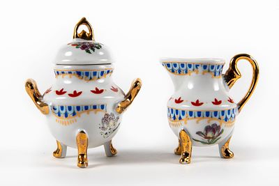 Goldschmuck גרמניה - שני כלי פורצלן קטנים. גובה 7-8 ס"מ