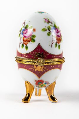 קופסת ביצה מפורצלן. גובה 10 ס"מ