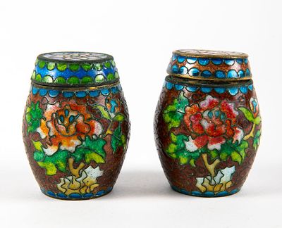 שתי קופסאות קלוזונה קטנות, . גובה 5 ס"מ