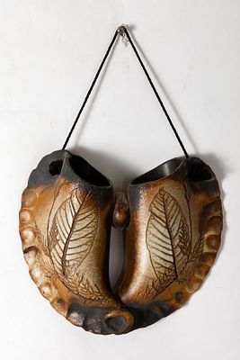 אגרטל קיר. חתום Koren Israel 
מידות 22x20 ס"מ