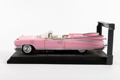 קדילאק ורודה. Cadillac ELDORAD BIARRITZ (1959) 
אורך 32 ס"מ