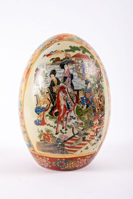 ביצת פורצלן בגודל ביצת יען. גובה 20 ס"מ