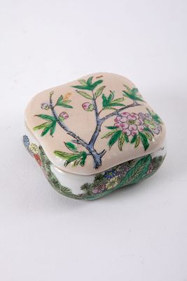 קופסת פורצלן סינית. 6x3 ס"מ